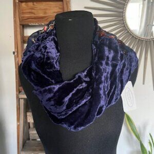 🧡3/15 NWT Elizabeth Gillett Velvet Cowl Infinity Scarf